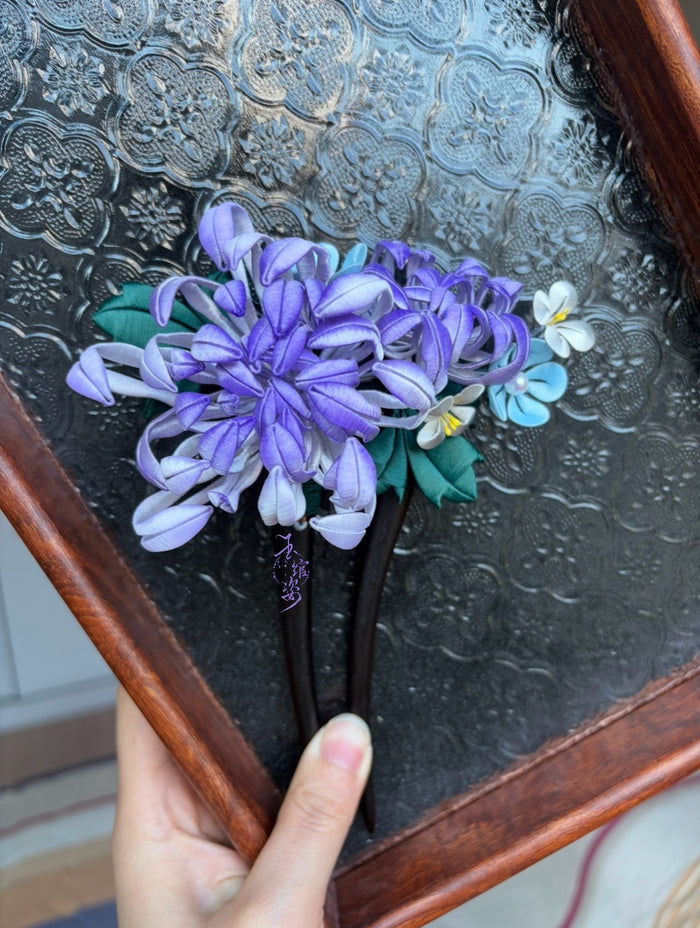 A handmade chanhua 3D purple chrysanthemum hairpin with blue and white flowers-4