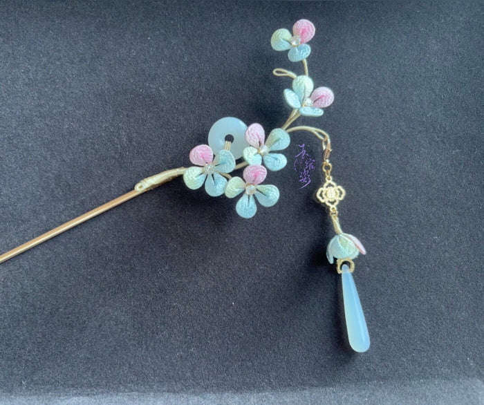 A handmade Chanhua hydrangea - styled hairpin with pastel - colored petals and a tassel-3
