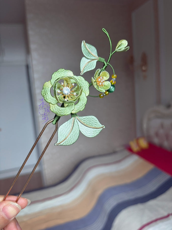 A handmade Chanhua peony hairpin with green petals and leaves-5