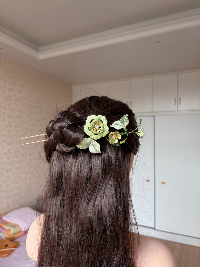 A handmade Chanhua peony hairpin with green petals and leaves-6