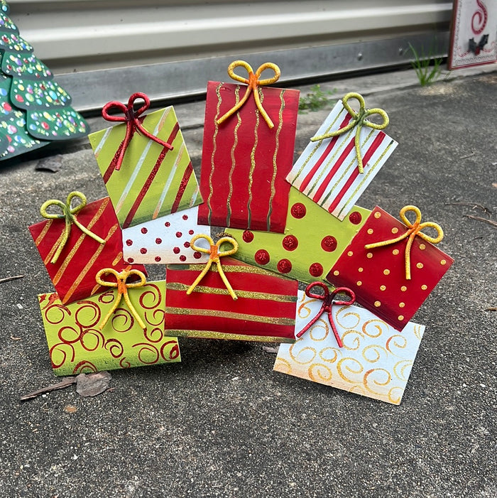 Round Top Christmas Presents
