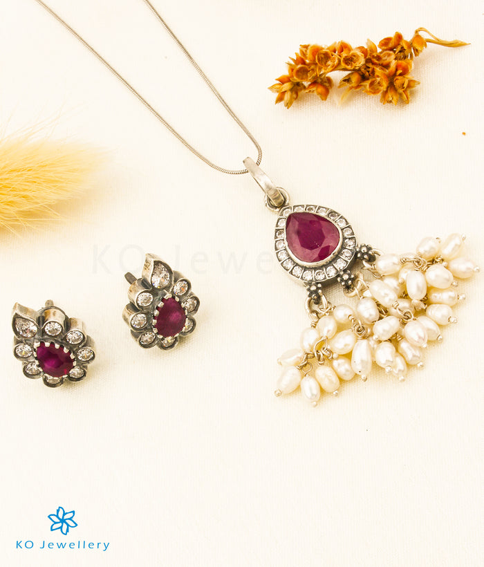 The Harini Silver Kemp Pendant Set