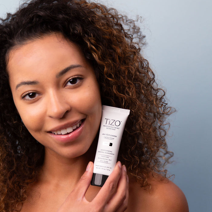 TiZO Sunscreen TiZO AM Replenish Lightly Tinted SPF40